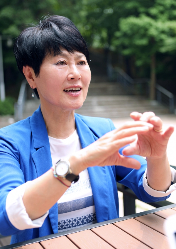 지난 10일 서울 서대문구 이화여대 캠퍼스에서 만난 한비야 이화여대 국제대학원 초빙교수. ⓒ홍수형 기자