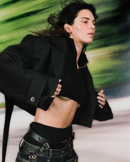모델 켄달 제너의 자크뮈스 광고. 사진=자크뮈스 공식 인스타그램