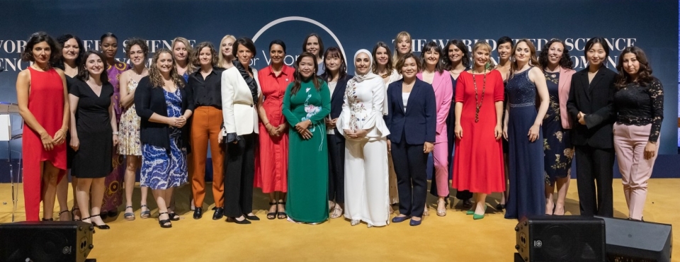 23일(프랑스 현지 시간) 프랑스 파리에서 열린 ‘2022 로레알-유네스코 세계여성과학자상’ 시상식에 참석한 여성과학자들과 관계자들. ⓒ로레알코리아
