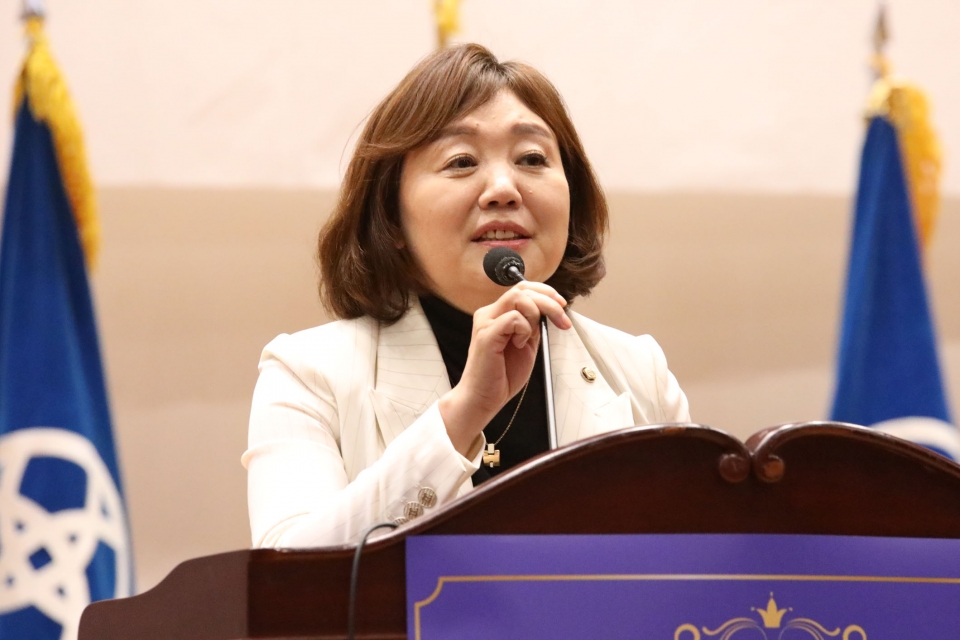 양금희 국민의힘 의원이 24일 서울 여의도 국회 의원회관에서 한국여성유권자연맹이 개최한 '제53주년 창립 기념행사'에서 축사 발언을 하고 있다. ⓒ홍수형 기자