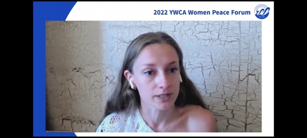 알료냐 프로비덴체바 우크라이나YWCA 활동가가 6일 파주 지지향에서 개최된 여성평화포럼에서 온라인 중계를 통해 토론에 참여하고 있다.(사진=한국YWCA 유튜브 캡처)