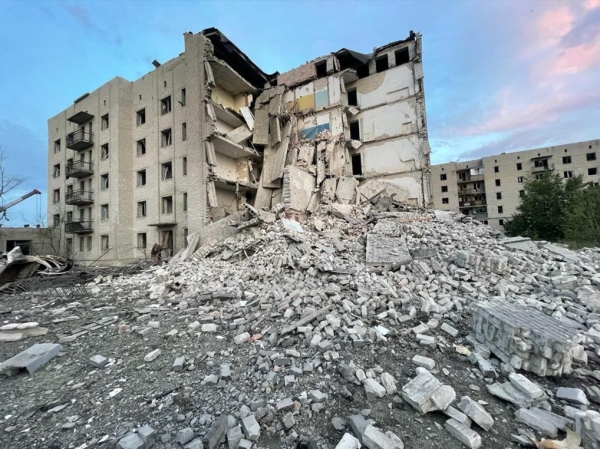 러시아군이 도네츠크주 챠시우야르의 아파트에 로켓공격을 해 15명이 숨지고 20명 이상이 매몰됐다. ⓒ우크라이나 국방부 트위터