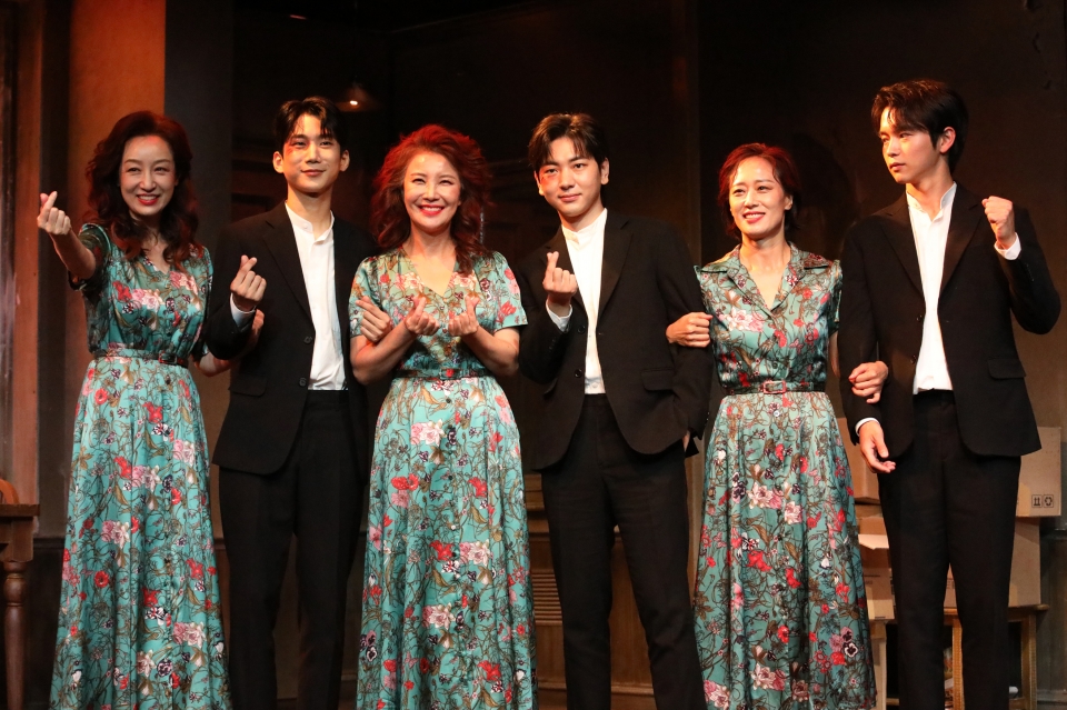 26일 서울 종로구 드림아트센터에서 연극 '빈센트 리버' 프레스 콜이 열렸다. ⓒ홍수형 기자