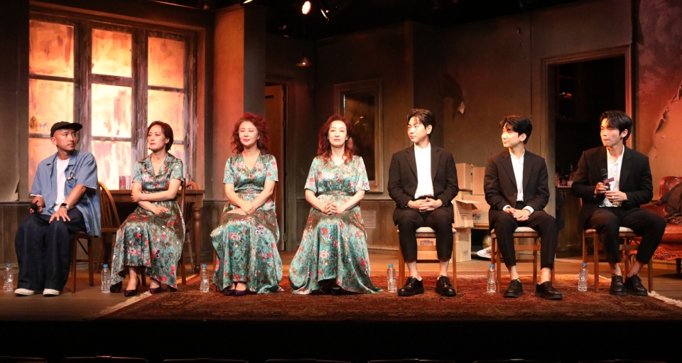 26일 서울 종로구 드림아트센터에서 연극 '빈센트 리버' 프레스 콜이 열렸다. ⓒ홍수형 기자