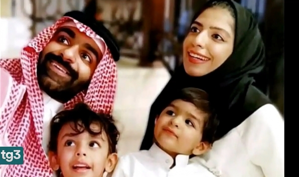 여성의 권리를 주장하는 내용을 트윗터에 올렸다는 이유로 34년형을 선고받은 사우디 아라비아의 살마 알 셰하브와 그의 가족 ⓒtg3 TV 화면 갈무리