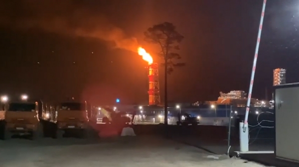 천연가스를 대량으로 불태우고 있는 것으로 보는 러시아 상트페테르부르크 인근의 천연가스 생산시설 ⓒYardNews 유튜브 갈무리