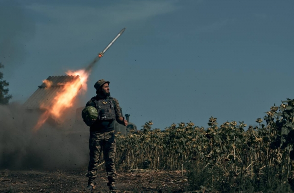 우크라이나군이 다연발로켓포를 발사하고 있다. ⓒ우크라이나 국방부 트위터