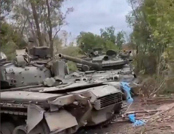 러시아군이 물러나면서 버리고 간 탱크 ⓒ우크라이나 국방부 트위터