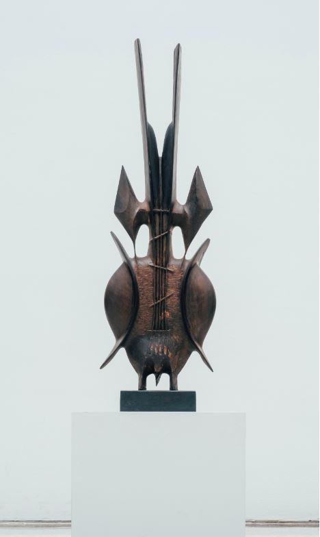 문신, 무제, 1978, 흑단, 113.2×35×20cm, 국립현대미술관 이건희컬렉션 ⓒ국립현대미술관 제공