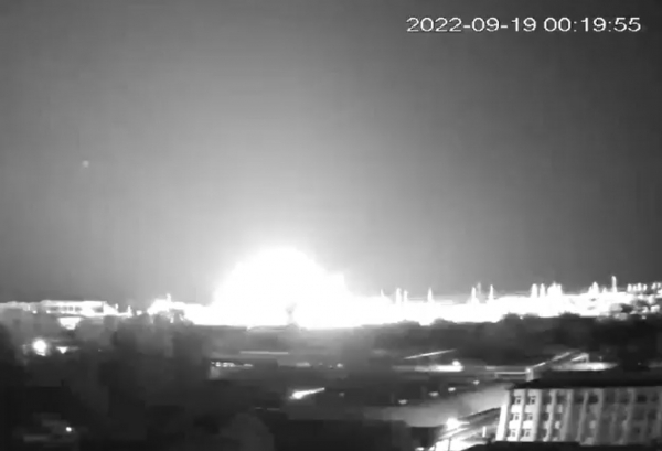 우크라이나 남부 미콜라이우주의 원자력발전소가 미사일 공격으로 화염에 휩싸였다. ⓒ우크라이나 국방부 트위터