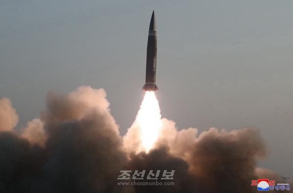 25일 북한이 미사일을 발사한 장면. ⓒ조선중앙통신