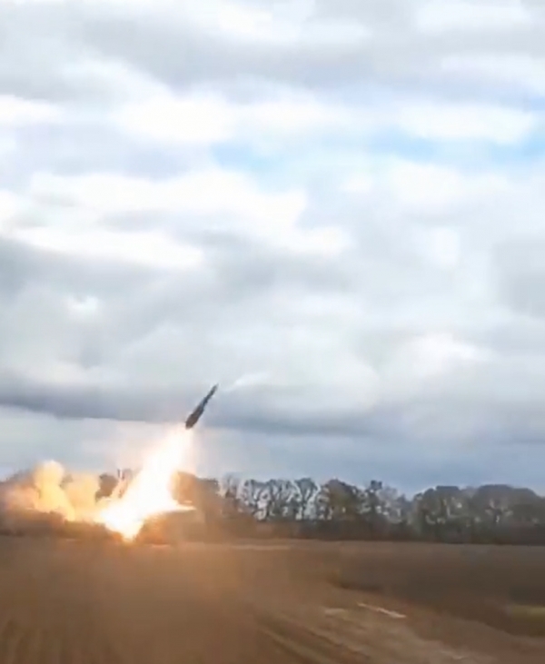 우크라이나군이 고속기동포병로켓시스템(HIMARS·하이마스)을 발사하고 있다. ⓒ우크라이나 국방부 트위터