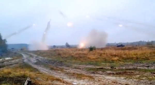 우크라이나군이 러시아군을 향해 로켓포를 집중적으로 발사하고 있다. ⓒ우크라이나 국방부 트위터