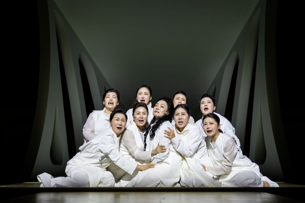 국립창극단의 창극 ‘트로이의 여인들’(Trojan Women) 뉴욕 첫 공연이 지난 18일(현지시간) 미국 뉴욕 하워드 길만 오페라하우스에서 열렸다. ⓒMaria Baranova-Suzuki/국립극장 제공