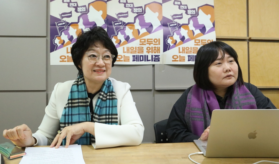 왼쪽부터 김은경 한국YWCA연합회 성평등정책위원회 위원장, 양이현경 한국여성단체연합 대표 ⓒ홍수형 기자