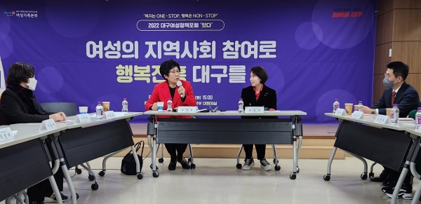 이날 포럼에서 김정숙 전 세계여성단체협의회장이 ‘지속가능한 여성의 가치, 여성의 리더십’에 대해 강연했다. ⓒ권은주 기자