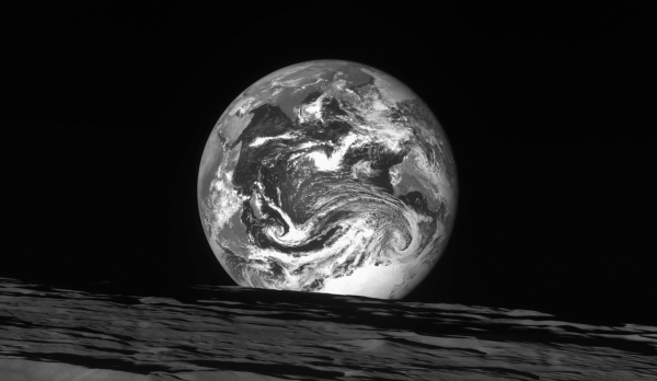 다누리가 달 상공에서 촬영한 지구 ⓒ항공우주연구원