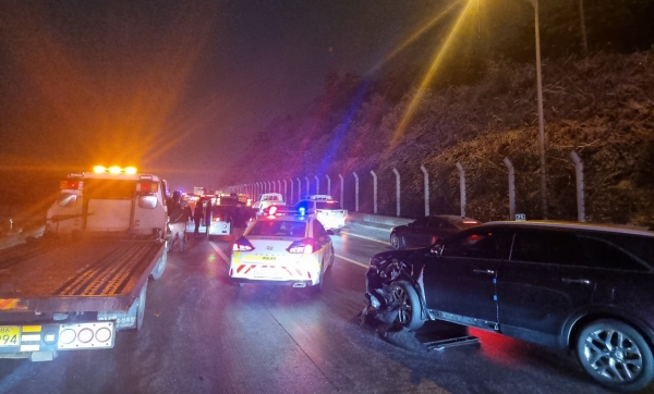 경기도 포천시 구리포천고속도로 축석령 터널 인근에서 차량 44대가 연쇄 추돌했다. ⓒ경기도북부소방재난본부 제공