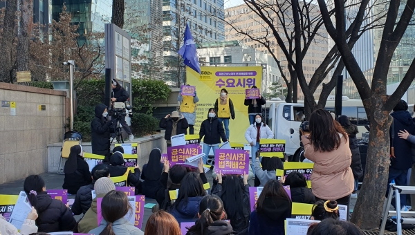 8일 오후 12시 일본대사관 앞에서 제1582차 일본군성노예제 문제해결을 위한 정기 수요시위가 열렸다. ⓒ여성신문