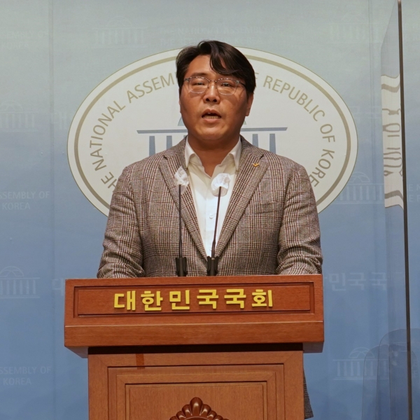 2일 국회 소통관에서 브리핑하는 김희서 정의당 수석대변인 ⓒ이수진 기자