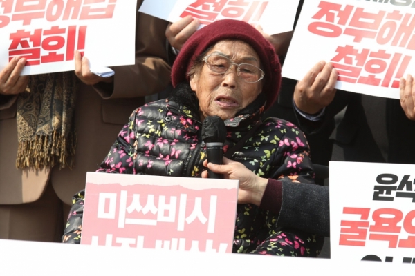 시국선언에 참여하기 위해 광주광역시에서 올라온 양금덕 할머니는 정부 해법안에 강한 반감을 내비쳤다. ⓒ홍수형 기자