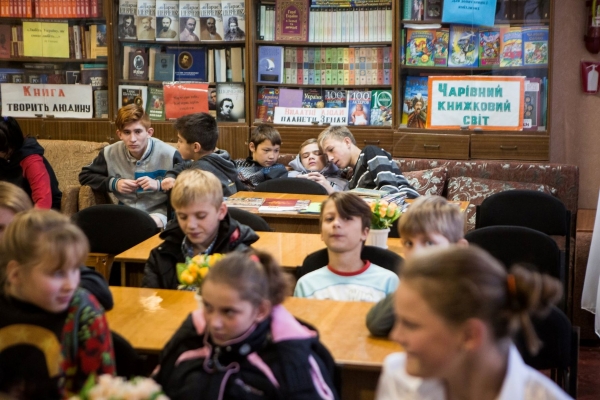 다비드 톄신스키, 우크라이나 도네츠크 지역 교전 지역의 초등학교, 2017 ⓒ한국국제교류재단 제공