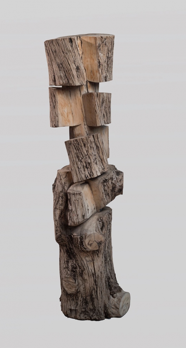김윤신, 합이합일 분이분일(合二合一 分二分一) 1984-84, 1984, 미상의 나무, 145×38×35cm, 개인 소장 ⓒ서울시립미술관 제공