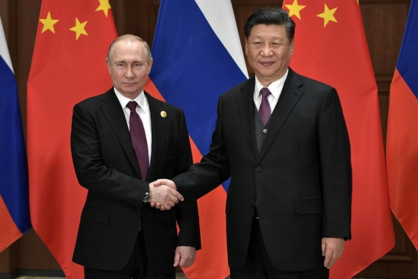 블라디미르 푸틴 러시아 대통령과 시진핑 중국 국가주석이 정상회담을 지난해 9월상하이협력기구(SCO) 정상회의에서 악수하고 있다. ⓒ러시아 외교부