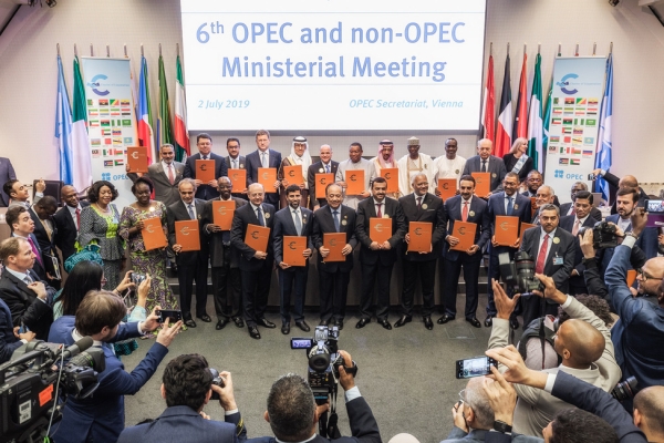석유수출국기구(OPEC)와 비(非)OPEC 주요 산유국들의 협의체인 OPEC+ 장관들이 회의 후 회견을 갖고 있다. ⓒOPEC 홈페이지