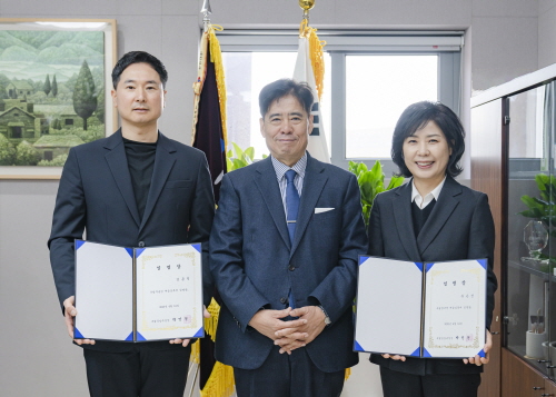 유은선(60) 국립창극단 예술감독, 김종덕(55) 국립무용단 예술감독이 12일 취임했다.  ⓒ국립극장 제공