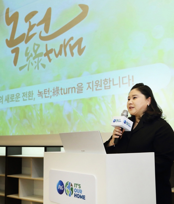 양지안 서울녹색구매지원센터 센터장이 ‘2023 한국P&G 환경 지속가능성 기자간담회’에서 소비자의 일상 속 실천 방안을 발표하고 있다. ⓒ한국P&G