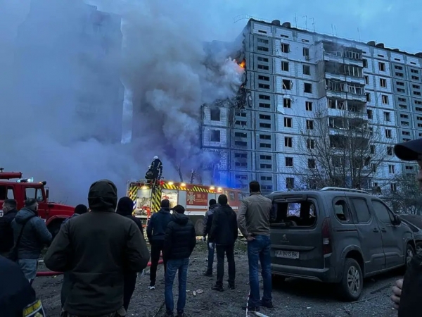 러시아군의 공격으로 민간인 아파트가 불타고 있다. ⓒ우크라이나 국방부 트위터