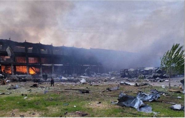 우크라이나 남부 오데사의 건물이 러시아군의 공격으로 불타고 있다. ⓒ우크라이나 국방부 트위터
