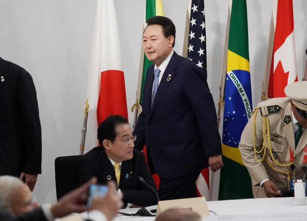 윤석열 대통령이 20일 히로시마 G7 정상회의장인 그랜드프린스호텔에서 열린 주요 7개국(G7) 정상회의 확대세션에 참석하고 있다. ⓒ일본 외무성