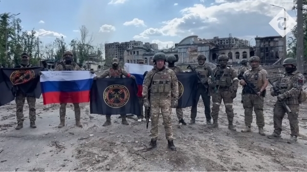 러시아 용병 와그너그룹의 설립자 프리고진이 21일(현지시각) 바흐무트에서 비디오 성명을 발표하고 있다. ⓒ텔레그램