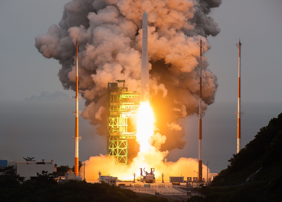 25일 전남 고흥 나로우주센터에서 한국형 우주 발사체 누리호가 발사되고 있다. ⓒ항공우주연구원