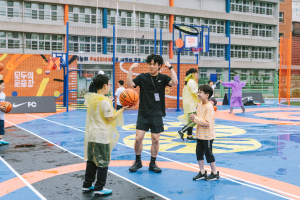 서울시평생교육진흥원은 나이키코리아, 초록우산어린이재단과 협약을 맺고 모두의 학교 운동장 시설을 '모두의 운동장'으로 재탄생시켰다고 30일 밝혔다. ⓒ서울시 제공