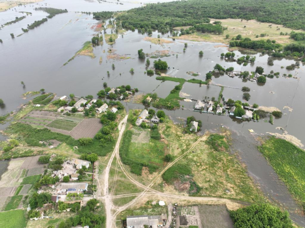 카호우카댐이 파되되면서 하류 마을이 물에 잠겼다. ⓒ우크라이나 국가비상서비스 페이스북