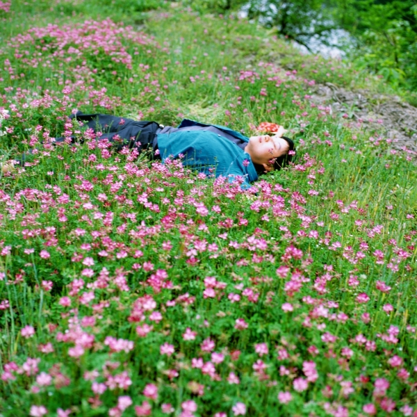 박영숙, 꽃이 그녀를 흔들다 #13, C 프린트, 120×120cm, 2005 ⓒ박영숙 작가