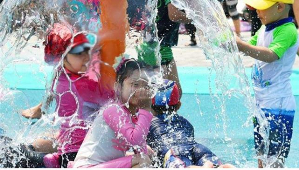 서울중랑워터파크의 물놀이 시설을 즐기는 어린이들.  ⓒ서영교의원실