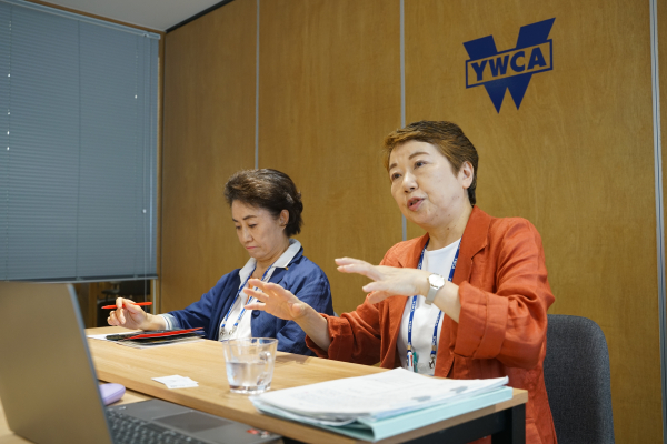 후지타니 사토코 일본YWCA 회장이 기자들의 질의에 답변하고 있다. ⓒ한국YWCA 제공