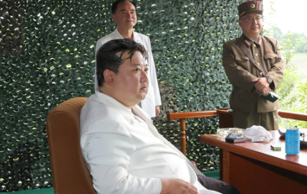 13일 북한 노동신문은 전날 발사한 탄도미사일이 4월 최초로 시험 발사한 대륙간탄도미사일(ICBM) '화성-18형'이며 김정은 국무위원장이 현지 지도했다고 밝혔다.  ⓒ노동신문 갈무리