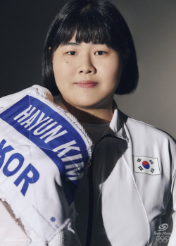 유도 김하윤(23) 선수가 9월26일 여자 78㎏ 이상급 결승에서 쉬스옌(중국)을 꺾고 금메달을 목에 걸었다. ⓒ대한체육회