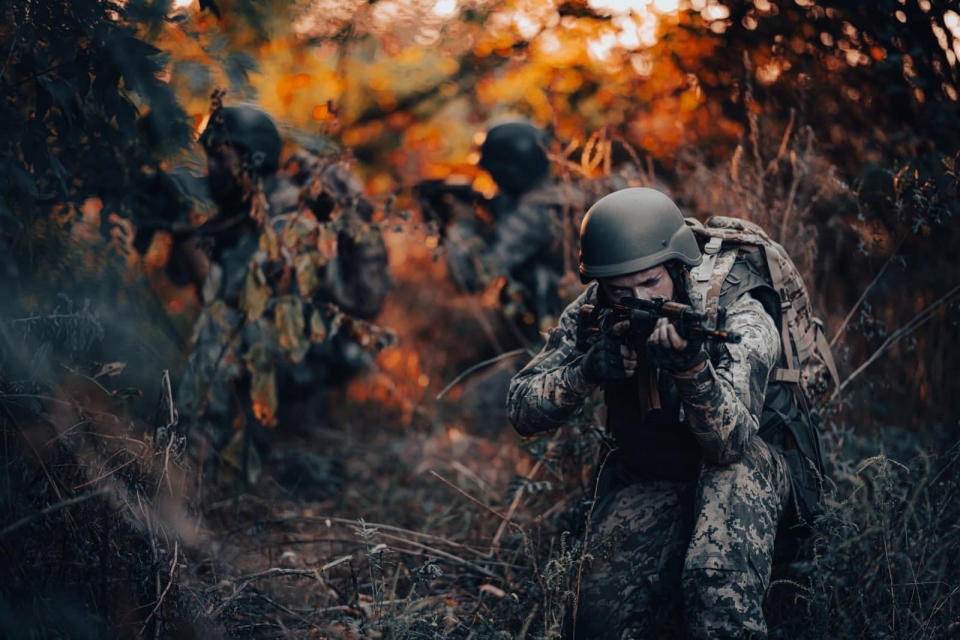 우크라이나군 제 53 기계화 여단 병사들이 작전을 펼치고 있다. ⓒ우크라이나 국방부 X