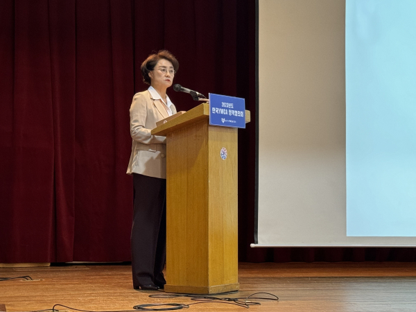 지난 17일 열린 '한국YWCA 정책협의회'에서 원영희 회장이 인삿말을 하고 있다. ⓒ한국YWCA 제공
