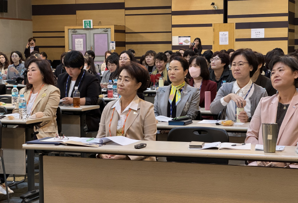 지난 17일 서울 동작구 서울여성플라자 국제회의장에서 열린 '한국YWCA 정책협의회'에서 참석자들이 발표를 듣고 있다. ⓒ한국YWCA 제공