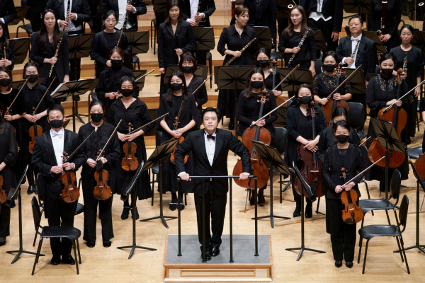 김선욱이 2022년 12월14일 예술의전당 콘서트홀에서 서울시향의 베토벤 교향곡 9번 ‘합창’을 지휘하고 있다.  ⓒ서울시향 제공
