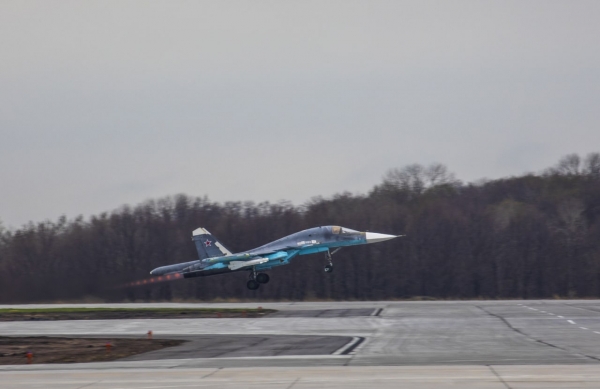 러시아의 장거리 폭격기 Su-34가 이륙하고 있다. ⓒ러시아 국방부 트위터