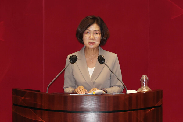 더불어민주당 권인숙 의원이 지난해 9월 22일 오후 서울 여의도 국회 본회의장에서 열린 교육·사회·문화 대정부질문에서 발언하고 있다 ⓒ국회사진기자단