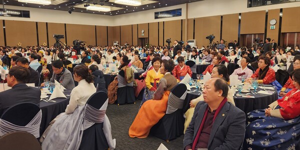 경북여성신년교례회에 경북 22개 시군 여성지도자와 각 기관·단체장 등 600여명이 참석, 새해 인사를 나누었다. ⓒ권은주 기자